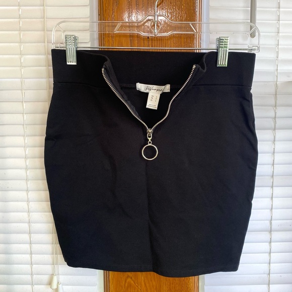 Revamped Women's Size Small High Waist Black Mini Skirt Zip Front Detail - Picture 3 of 7